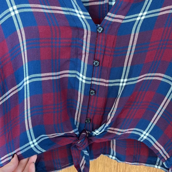 Rails Sloane Plaid Front Tie Cropped Shirt - Picture 6 of 11